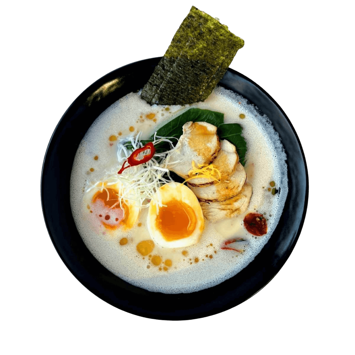 Ramen Paitan -Caldo de frango e miso, frango, ovo, pak choi e tomate