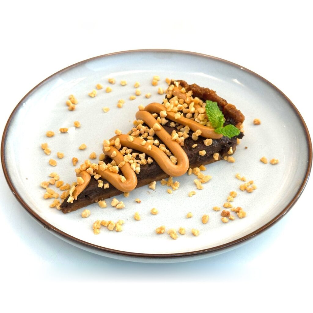 Our Chocolate Tart caseira de batata-doce, cacau e amendoim